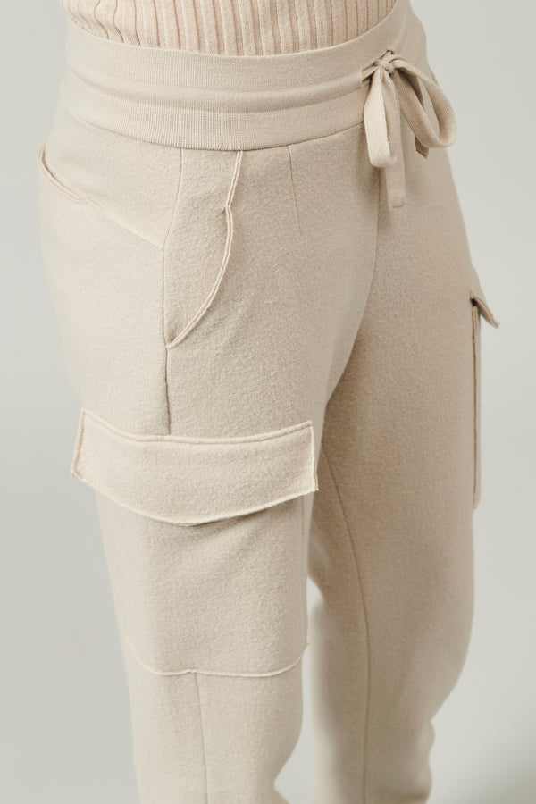 Cargo pants made of wool cloth, with ribbed stretch wool waistband and flat knit drawstring | 1013.CFDTDY-0704.130