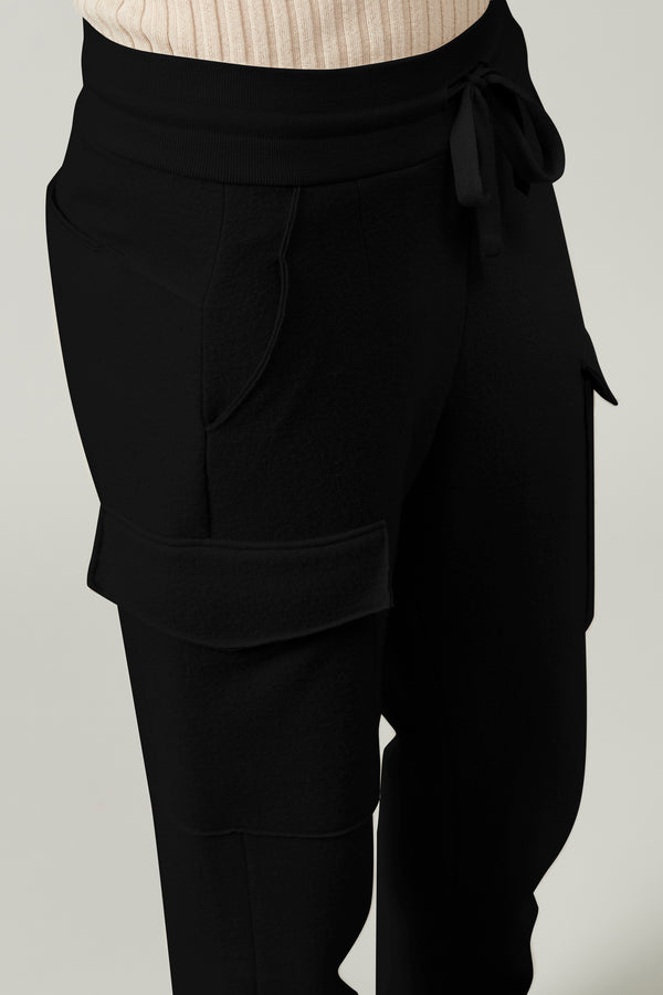 Cargo pants made of wool cloth, with ribbed stretch wool waistband and flat knit drawstring | 1013.CFDTDY-0704.901