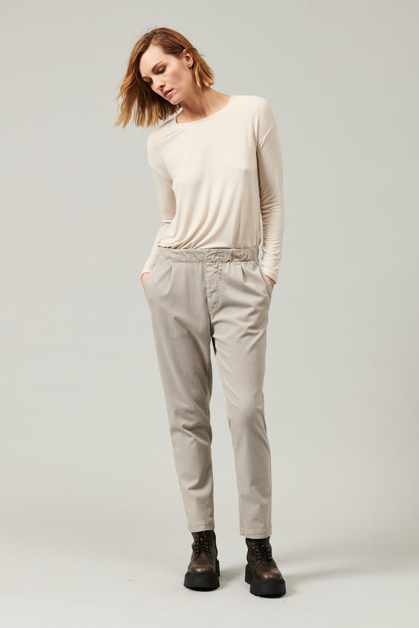 Stretch modal-tencel pants with a loose fit at the hip and a drier fit at the leg | 1013.CFDTDY-5801.935