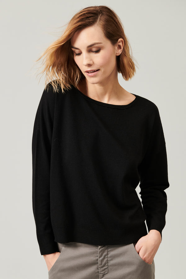 Oversized viscose and wool knit. boxed shaped, boat neck | 1013.CFDTRY11462.10