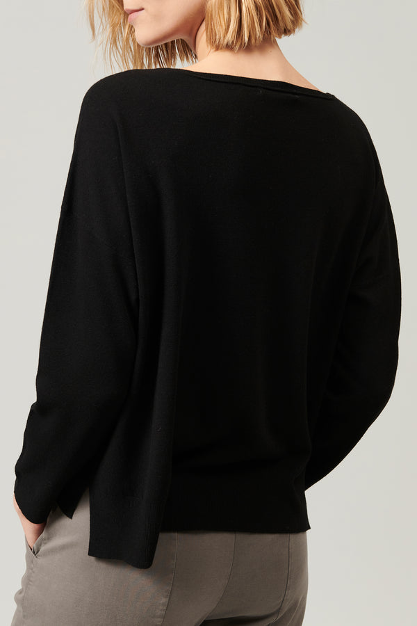 Maglia oversize in viscosa e lana. linea a scatola, collo a barchetta | 1013.CFDTRY11462.10