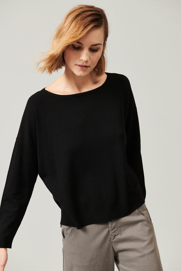 Oversized viscose and wool knit. boxed shaped, boat neck | 1013.CFDTRY11462.10