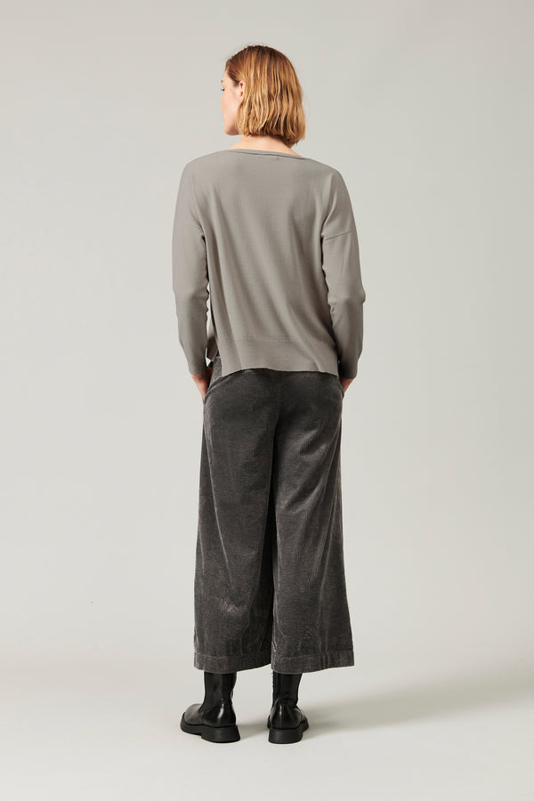 Maglia oversize in viscosa e lana. linea a scatola, collo a barchetta | 1013.CFDTRY11462.11