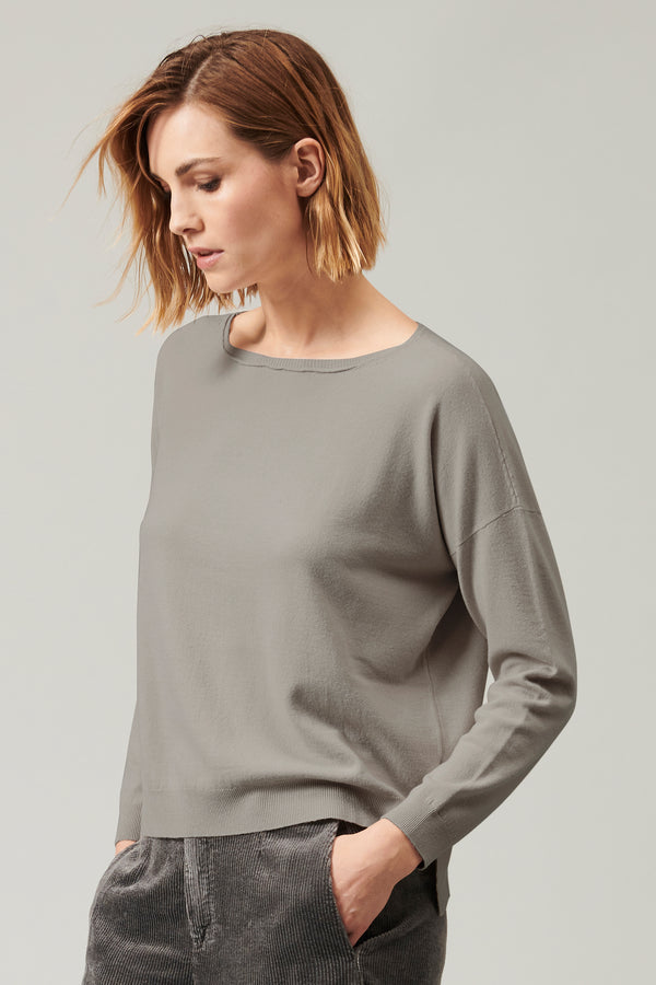 Maglia oversize in viscosa e lana. linea a scatola, collo a barchetta | 1013.CFDTRY11462.11