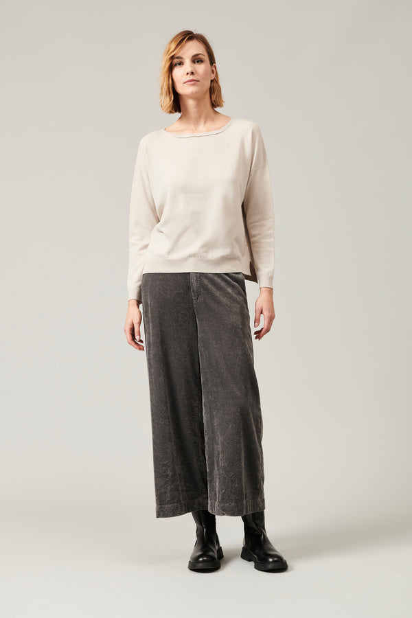 Maglia oversize in viscosa e lana. linea a scatola, collo a barchetta | 1013.CFDTRY11462.21