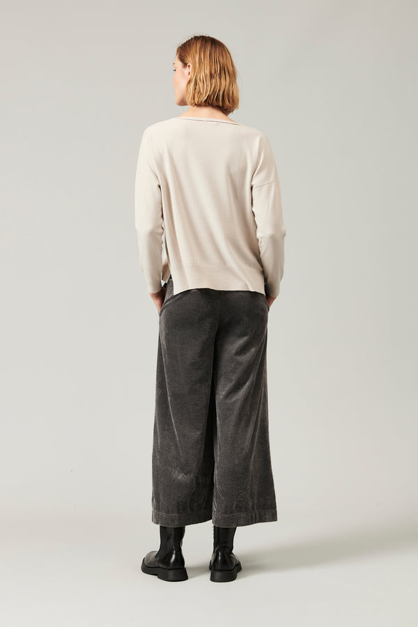 Maglia oversize in viscosa e lana. linea a scatola, collo a barchetta | 1013.CFDTRY11462.21