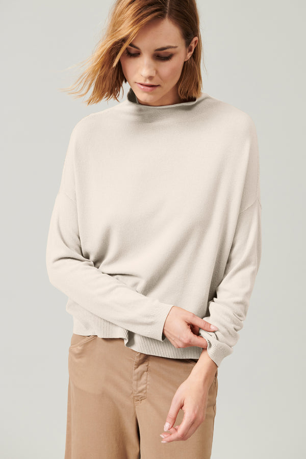 Oversized viscose and wool knit. boxed shaped, turtleneck | 1013.CFDTRY11463.21