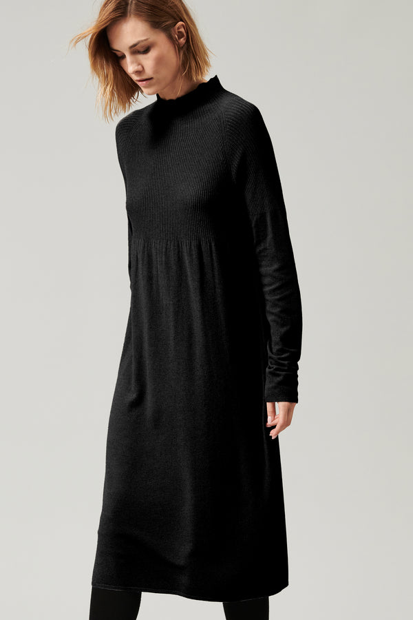 Turtleneck dress in viscose and wool | 1013.CFDTRY11468.10