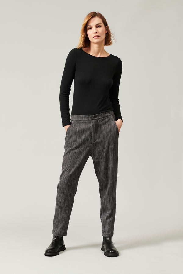 Comfort fit trousers with elastic on the back in stretch wool blend micro-patterned | 1013.CFDTRYF152.13