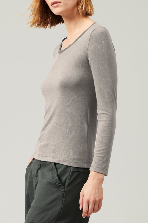 Longsleeve mit v-ausschnitt mit schmaler passform aus stretch-modaljersey | 1013.CFDTRYI180.11