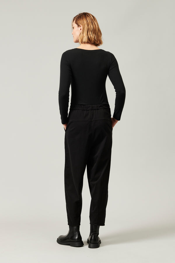 Wide bomb� shape trousers with elastic on the back in tencel, modal and stretch cotton | 1013.CFDTRYR271.10