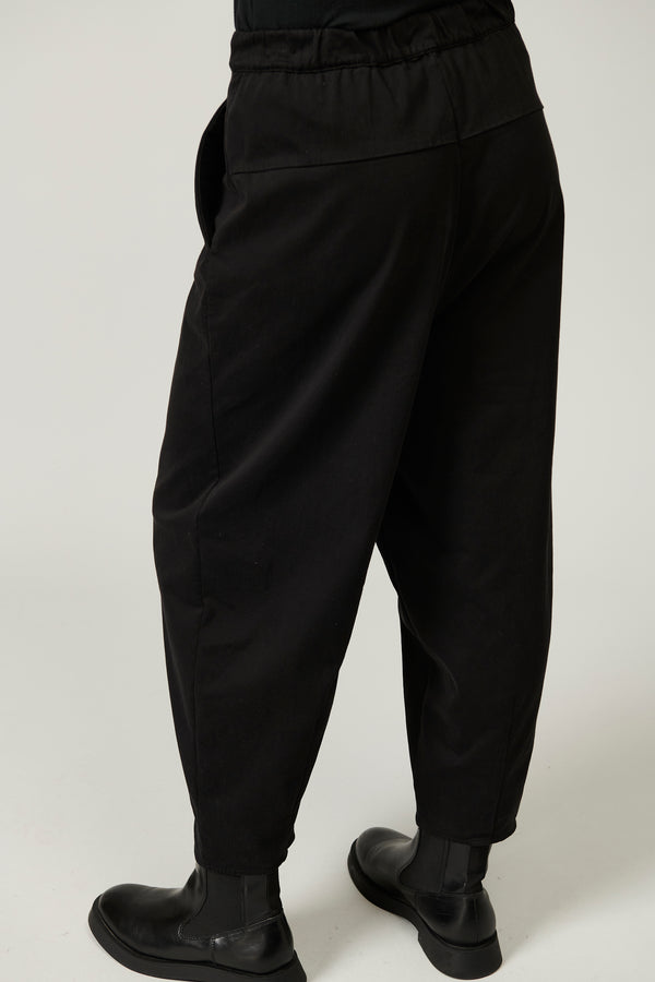 Wide bomb� shape trousers with elastic on the back in tencel, modal and stretch cotton | 1013.CFDTRYR271.10