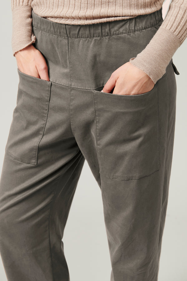 Comfort fit pant with front pockets in viscose and cotton stretch. elastic waist | 1013.CFDTRYR273.12