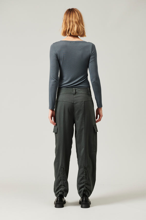 Cargo pant in stretch cotton satin | 1013.CFDTRYR276.24