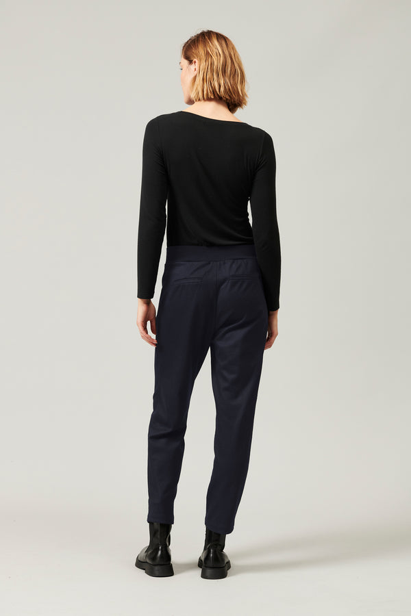 Pantalon élastiqué coupe droite en maille de laine bouillie | 1013.CFDTRYV316.05