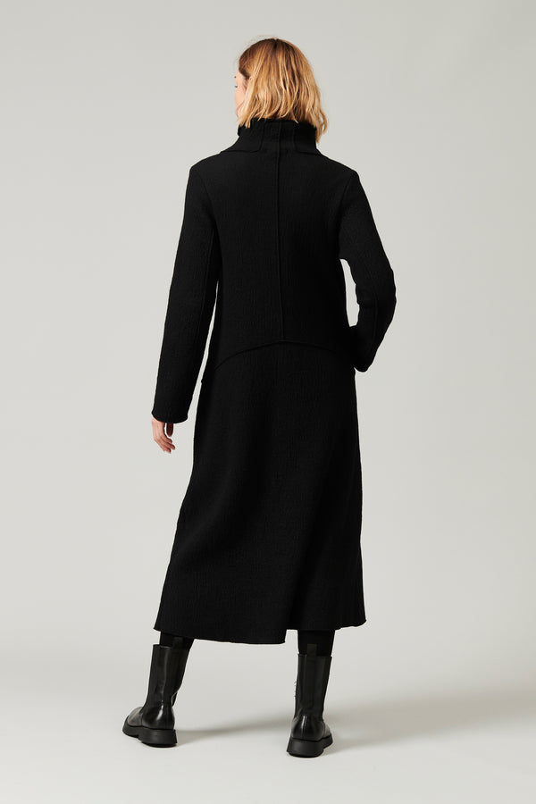 Long slim fit coat in boiled wool knit | 1013.CFDTRYX332.10