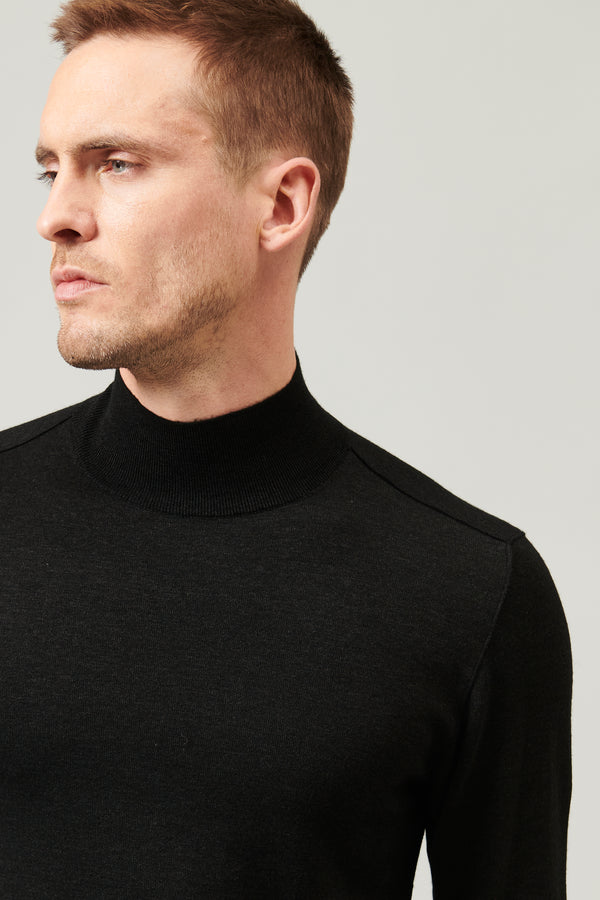 Regular-fit vanis� turtleneck knit in viscose and wool | 1013.CFUTRY13482.U312