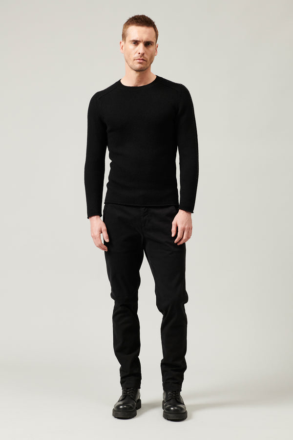 Virgin wool roundneck knit with contrasting yarn detail on the sleeves | 1013.CFUTRY18530.U10