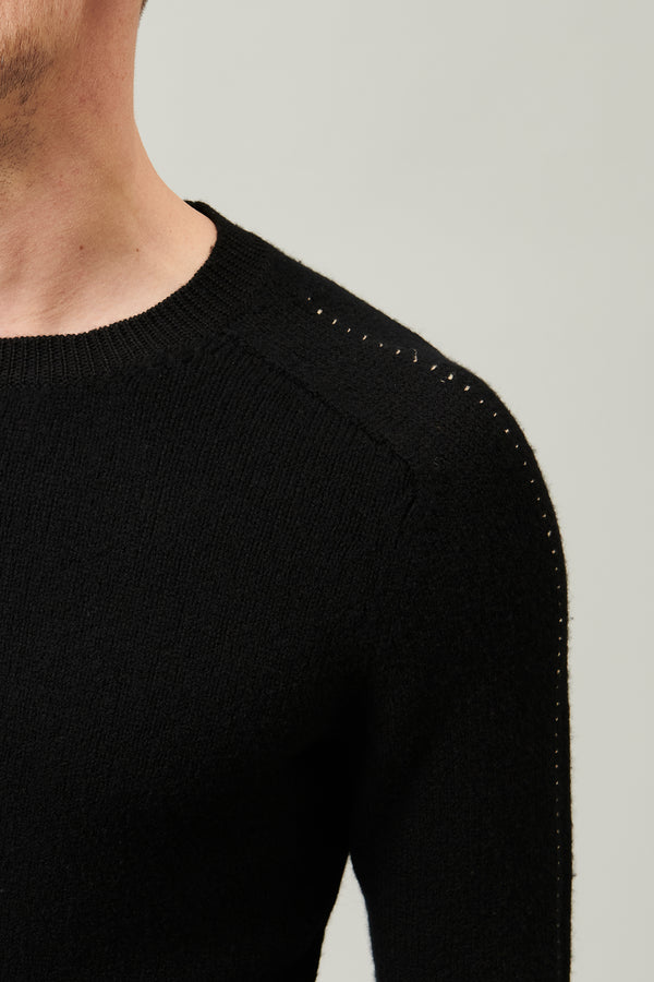 Virgin wool roundneck knit with contrasting yarn detail on the sleeves | 1013.CFUTRY18530.U10