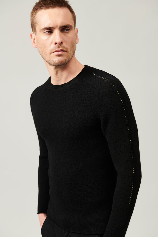 Virgin wool roundneck knit with contrasting yarn detail on the sleeves | 1013.CFUTRY18530.U10