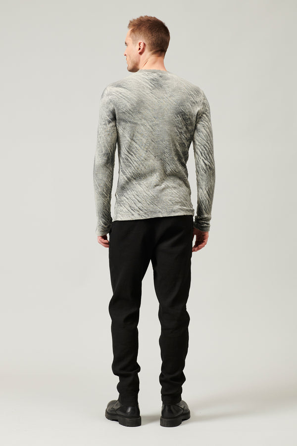 Sprayed embossed-effect virgin wool regular-fit knit with contrasting colour inside | 1013.CFUTRY19541H.U301