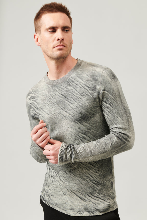 Sprayed embossed-effect virgin wool regular-fit knit with contrasting colour inside | 1013.CFUTRY19541H.U301