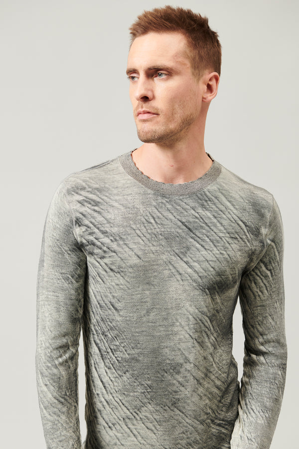 Sprayed embossed-effect virgin wool regular-fit knit with contrasting colour inside | 1013.CFUTRY19541H.U301