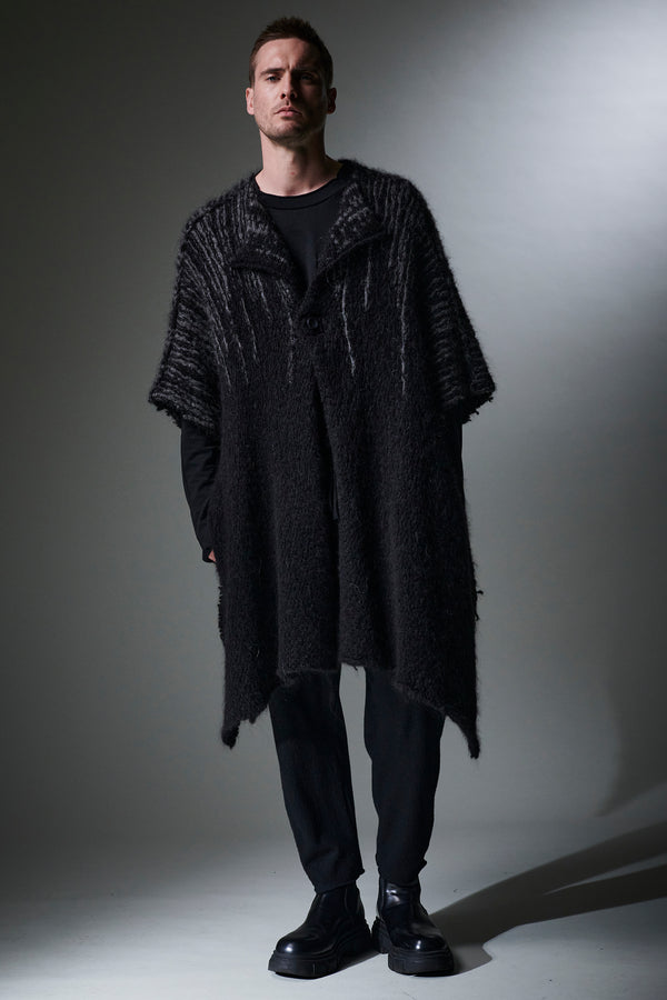 Poncho im loose fit aus grobstrick aus alpaka mit schrammigem element. riemen mit schnürung und knop | 1013.CFUTRY23582.U310