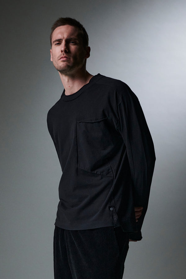 Oversize t-shirt in heavy cotton jersey with knitted collar edge and pocket | 1013.CFUTRY4395.U10