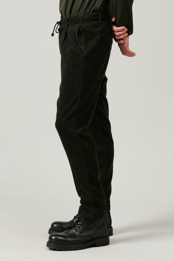 Loose-fit jogging trousers in cotton-blend corduroy. elastic waistband with drawstring | 1013.CFUTRYD130.U04