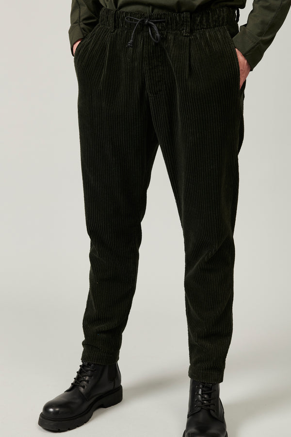 Loose-fit jogging trousers in cotton-blend corduroy. elastic waistband with drawstring | 1013.CFUTRYD130.U04