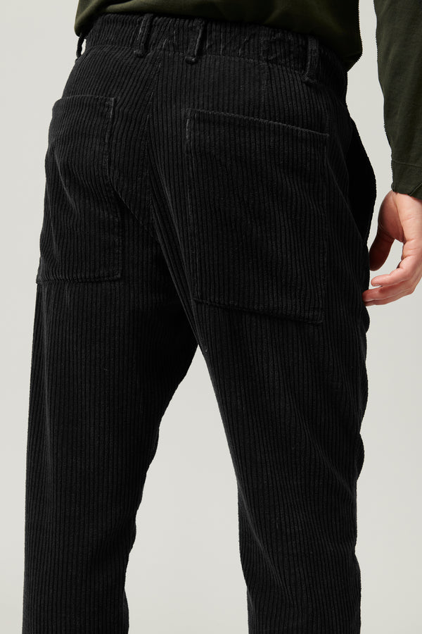 Pantalon de jogging loose en velours côtelé de coton mélangé. ceinture élastiquée avec cordon de ser | 1013.CFUTRYD130.U10